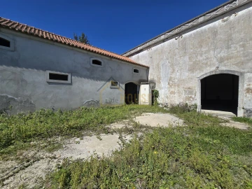 Moradia T0 para Venda em Miragaia e Marteleira