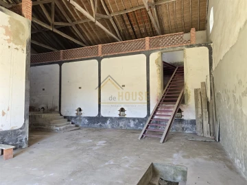 Moradia T0 para Venda em Miragaia e Marteleira