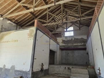 Moradia T0 para Venda em Miragaia e Marteleira