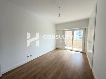 Apartamento T3 para Venda em São Domingos de Benfica