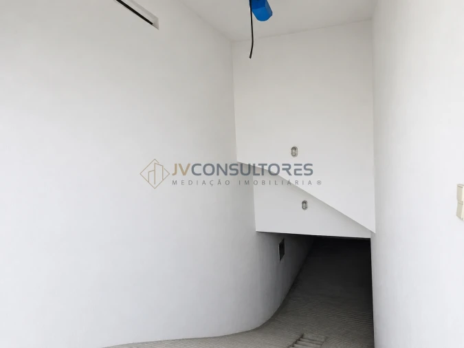 Garagem para Venda em Esmoriz Foto 6