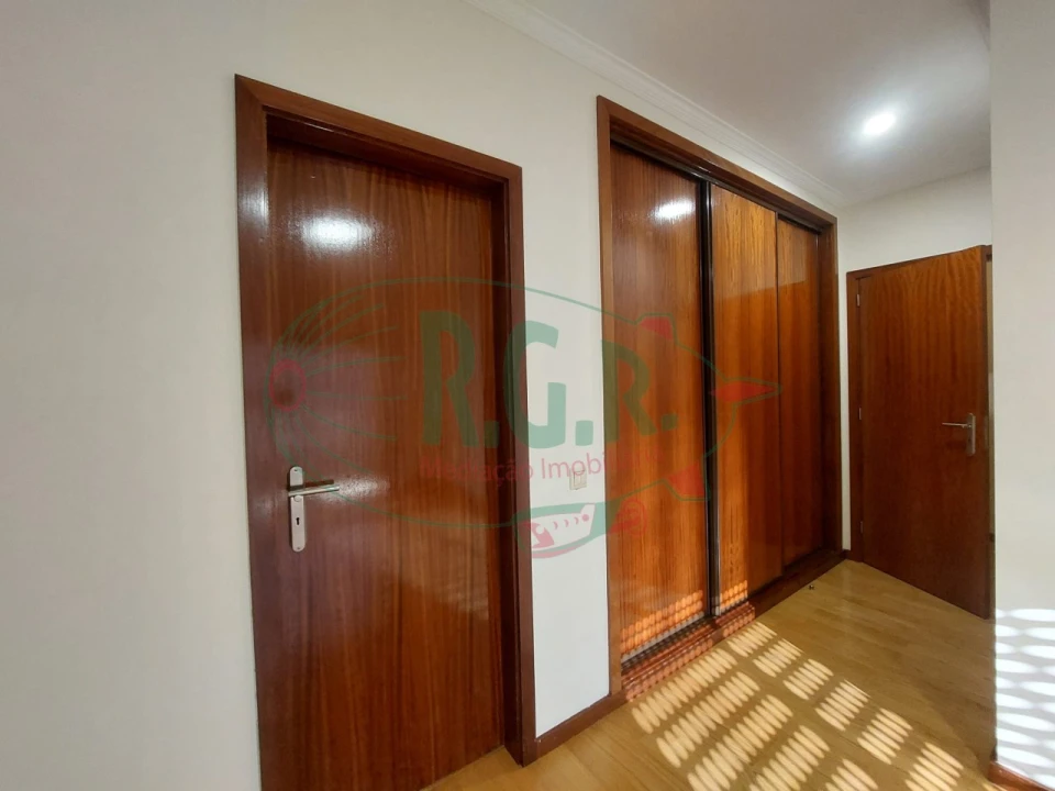 Apartamento T2 para Venda em Canelas Foto 12