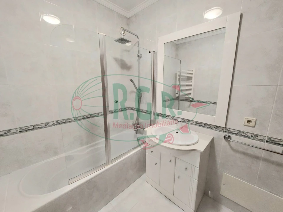 Apartamento T2 para Venda em Canelas Foto 21