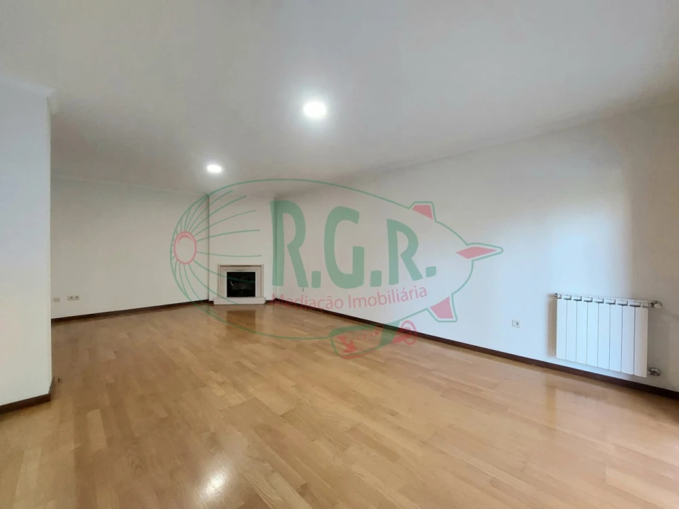 Apartamento T2 para Venda em Canelas Foto 2