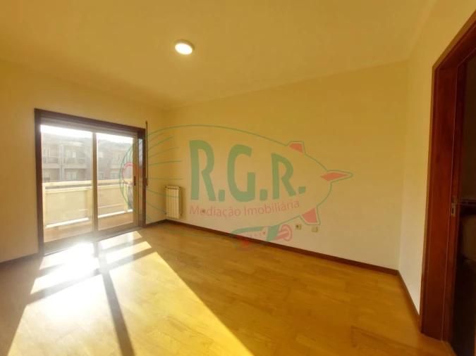 Apartamento T2 para Venda em Canelas Foto 13