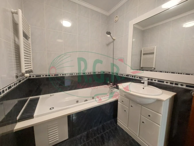 Apartamento T2 para Venda em Canelas Foto 17