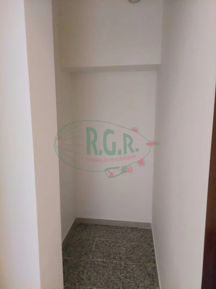 Apartamento T2 para Venda em Canelas Foto 11
