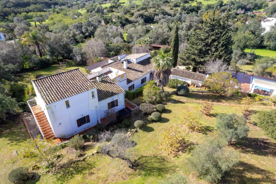 Moradia T5 para Venda em Quelfes Foto 4