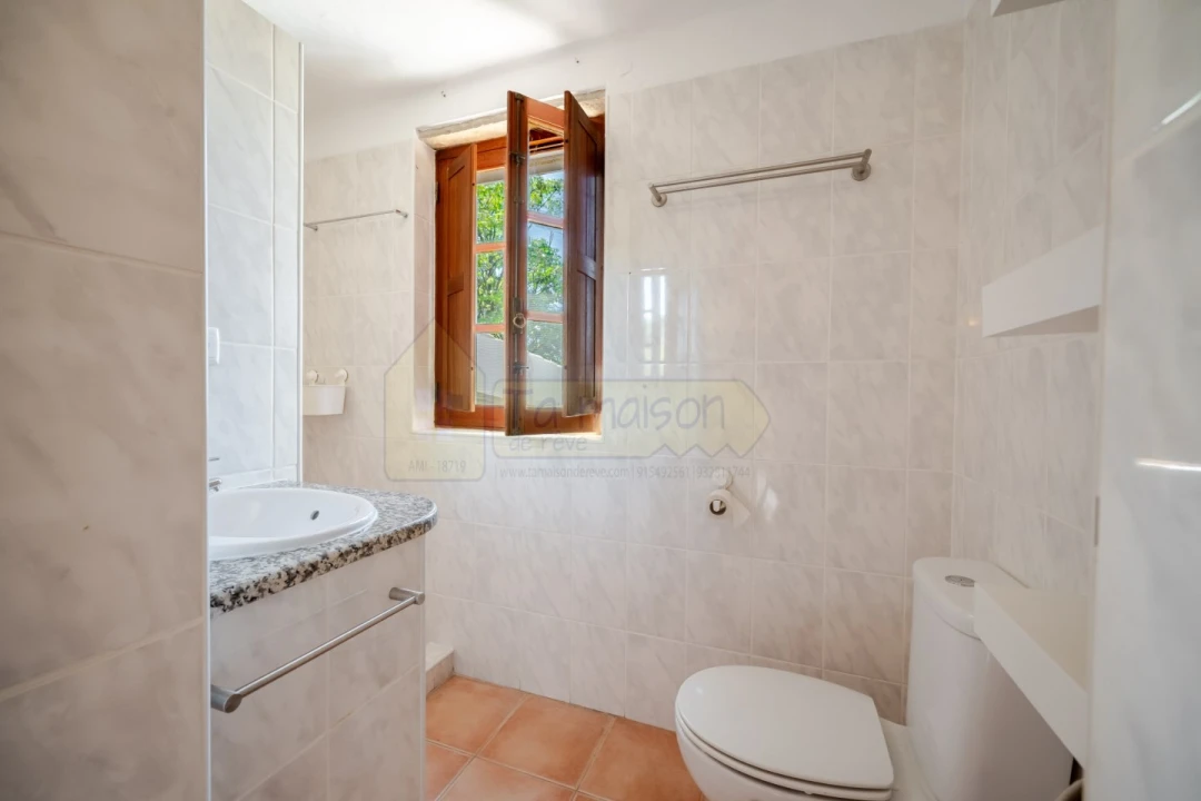 Moradia T5 para Venda em Quelfes Foto 15