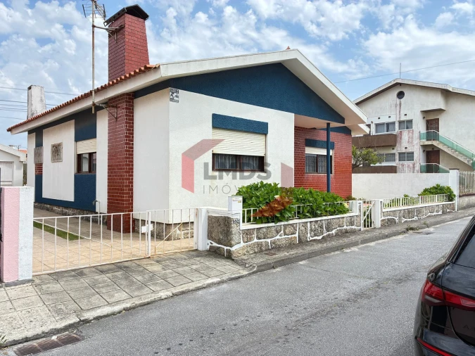 Moradia T4 para Venda em Mindelo Foto 11