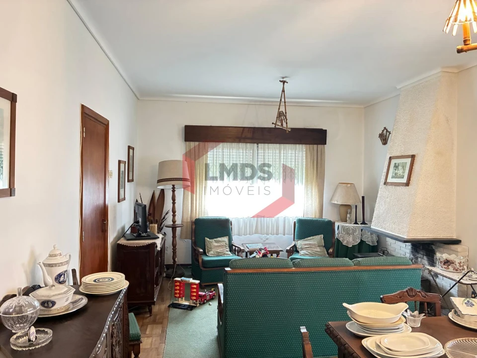 Moradia T4 para Venda em Mindelo Foto 1