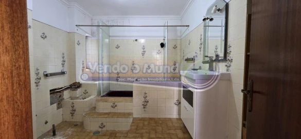 Moradia T5 para Venda em Charneca de Caparica e Sobreda