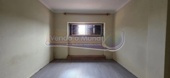 Moradia T5 para Venda em Charneca de Caparica e Sobreda
