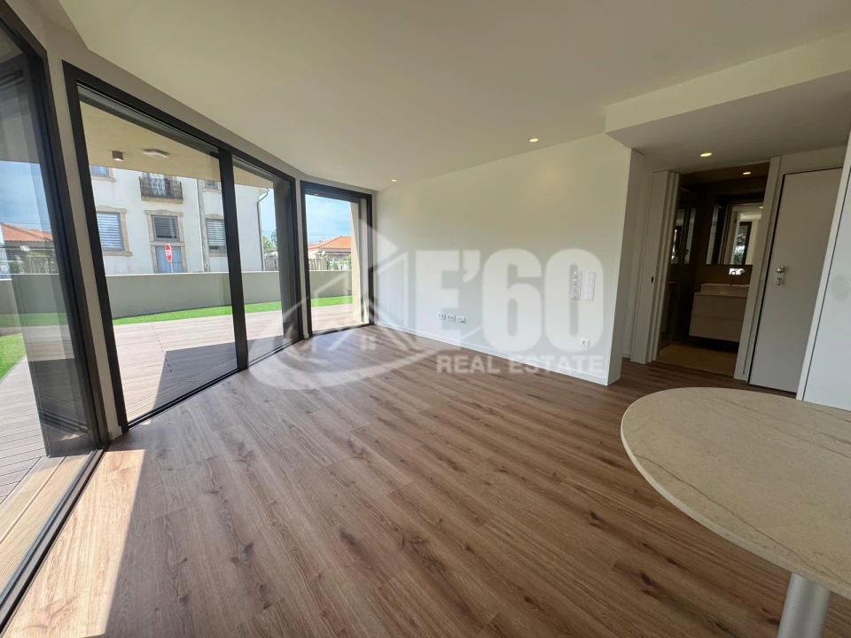 Apartamento T1 para Venda em Arcozelo Foto 6