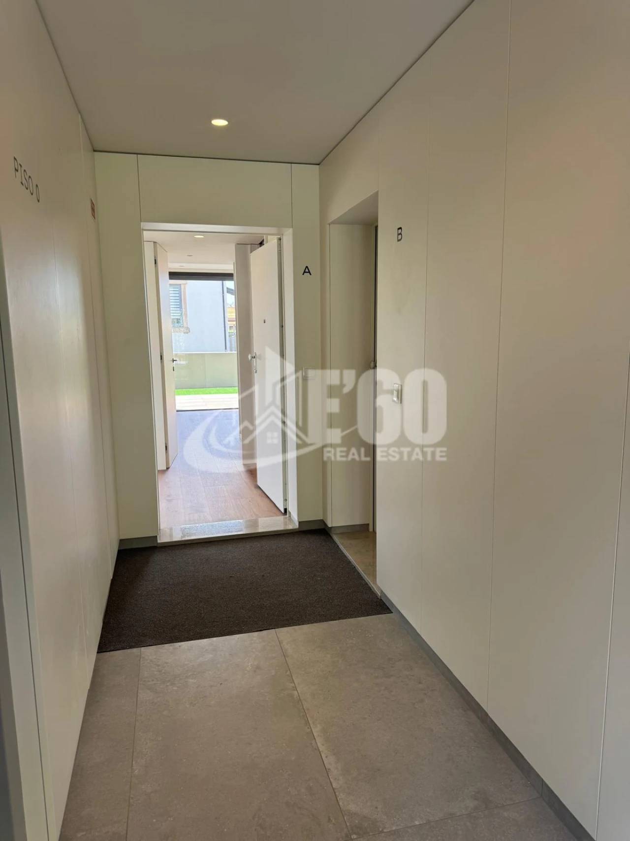 Apartamento T1 para Venda em Arcozelo Foto 11