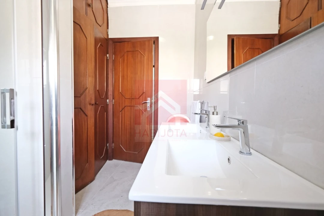 Moradia T4 para Venda em Valongo Foto 13