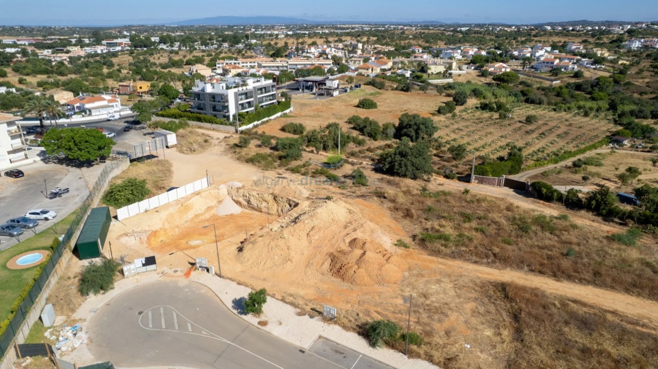 Terreno para Venda em Albufeira e Olhos de Água Foto 1