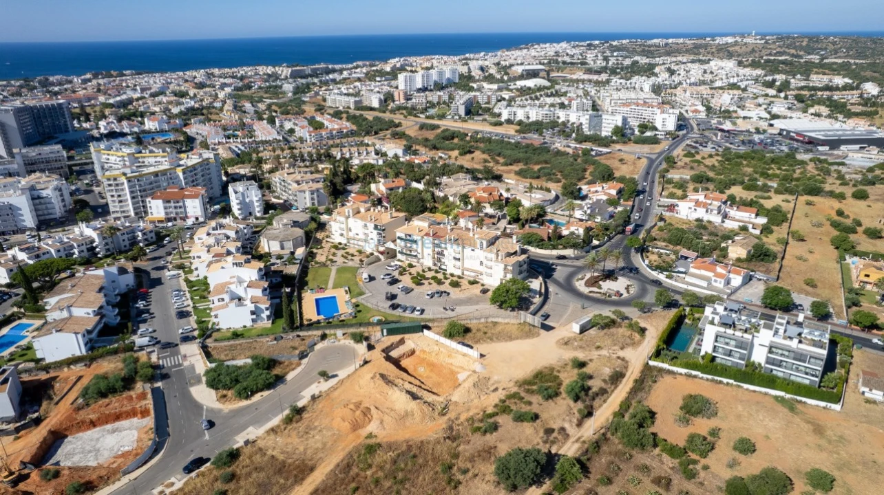 Terreno para Venda em Albufeira e Olhos de Água Foto 2