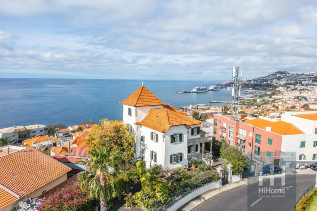 Moradia T4 para Venda em Funchal (Santa Maria Maior) Foto 1