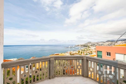 Moradia T4 para Venda em Funchal (Santa Maria Maior)