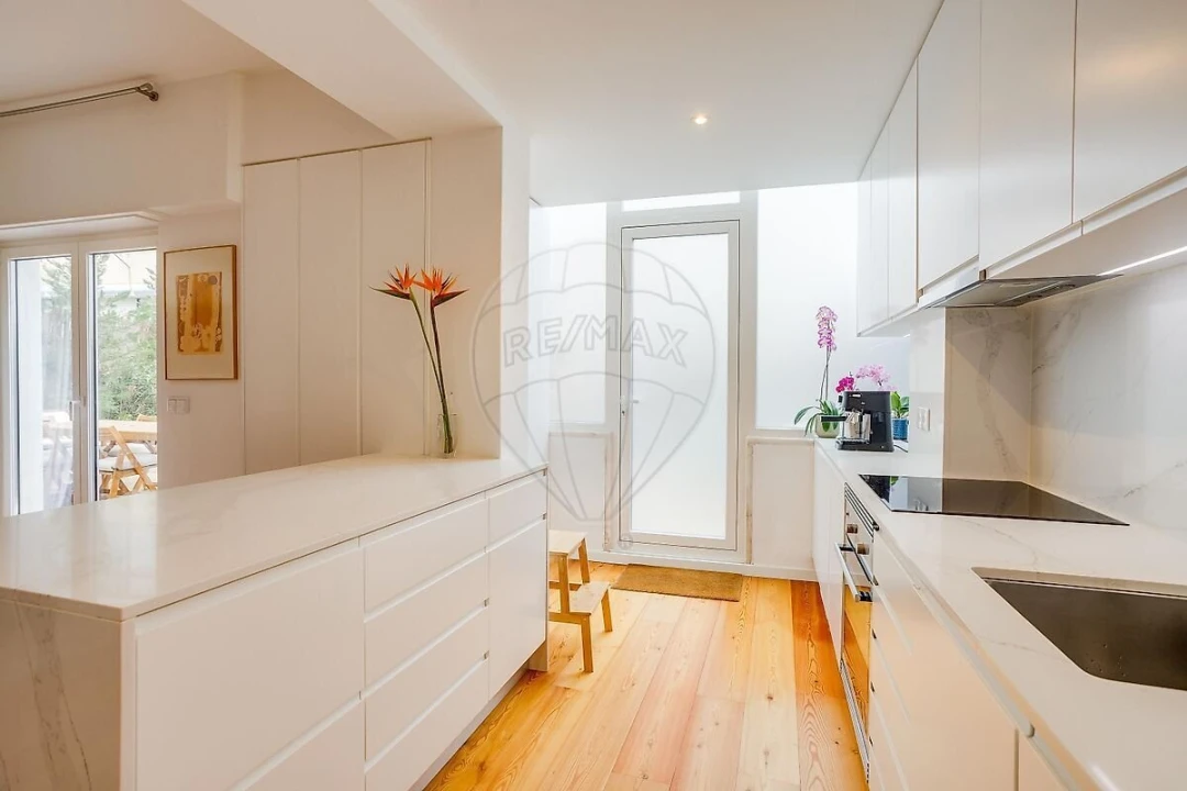 Apartamento T2 para Venda em Alvalade Foto 5