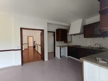 Moradia T6 para Venda em Marvila, Ribeira Santarém, São Salvador, São Nicolau