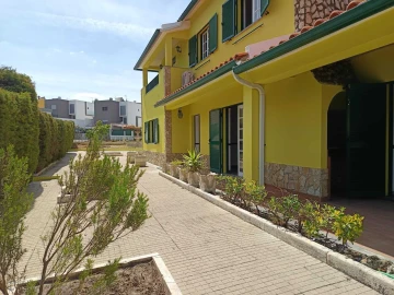 Moradia T6 para Venda em Marvila, Ribeira Santarém, São Salvador, São Nicolau