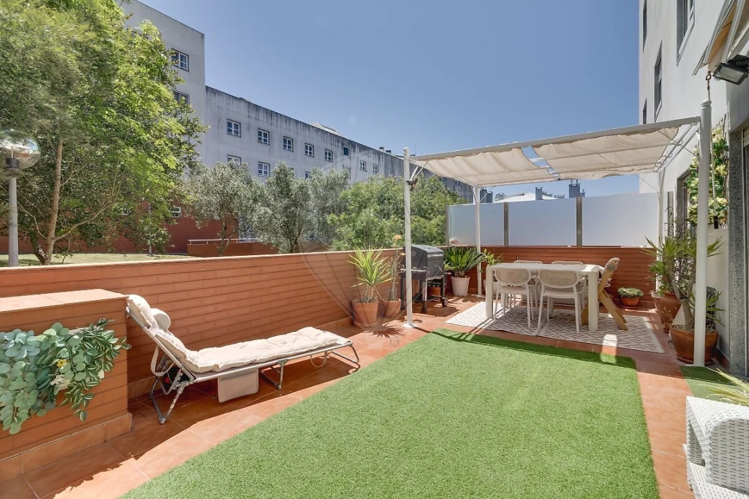Apartamento T1 para Venda em Venteira Foto 4