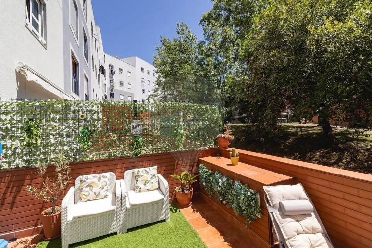 Apartamento T1 para Venda em Venteira Foto 6
