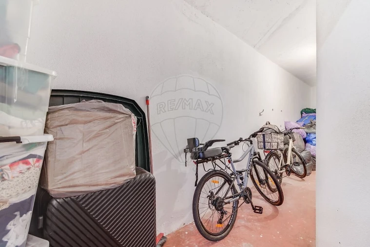 Apartamento T1 para Venda em Venteira Foto 16