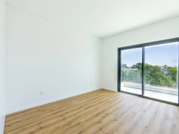 Moradia T4 para Venda em Moncarapacho e Fuseta