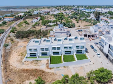 Moradia T4 para Venda em Moncarapacho e Fuseta