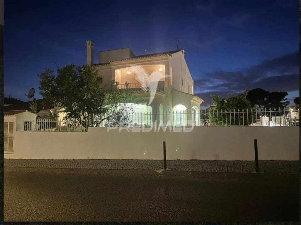 Moradia T5 para Venda em Alvor Foto 1