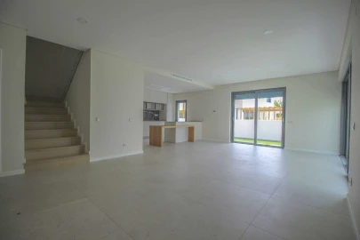 Moradia T3 para Venda em Ferreiras
