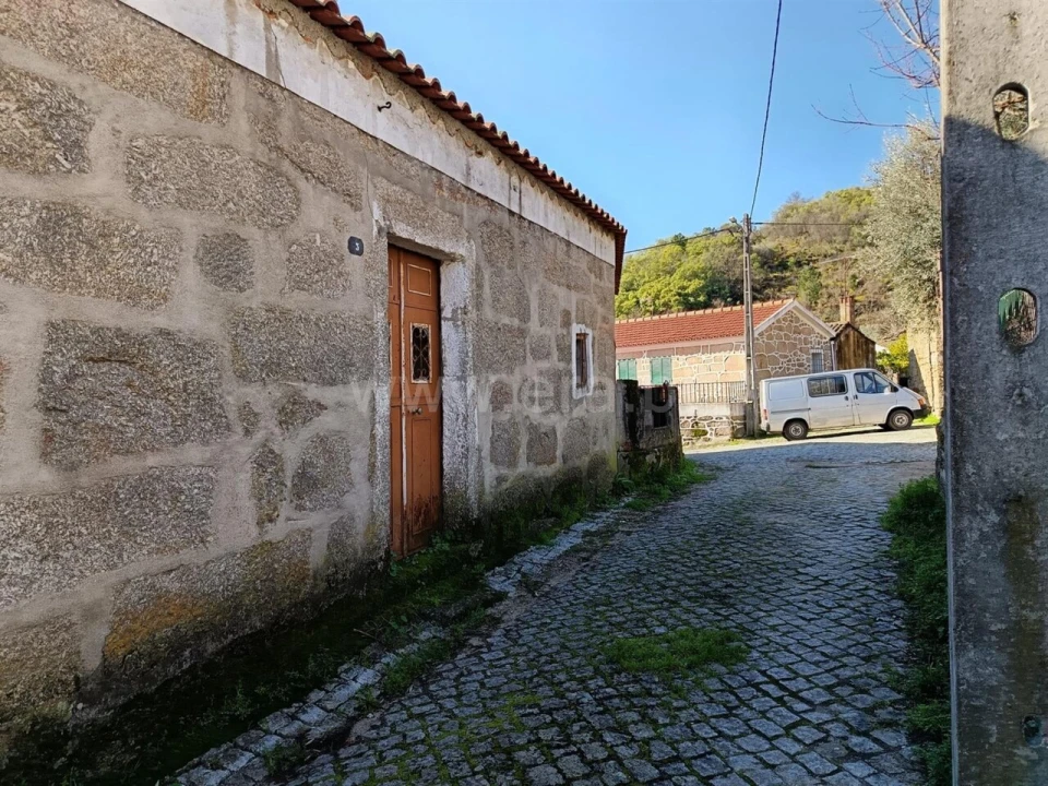Moradia T3 para Venda em Bendada Foto 2