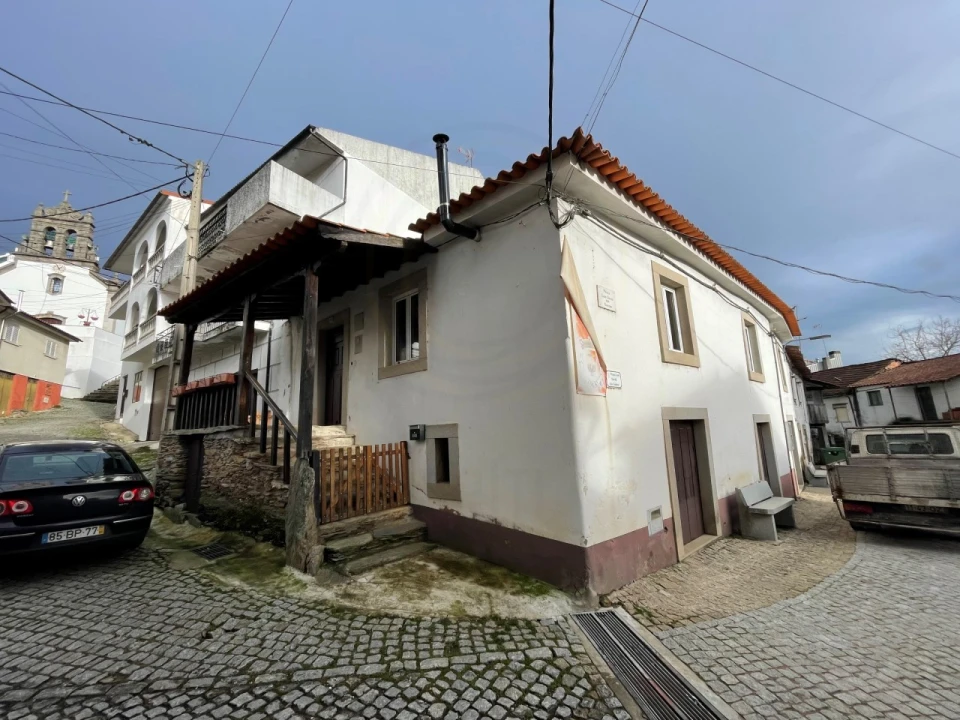 Moradia T4 para Venda em Carção Foto 1