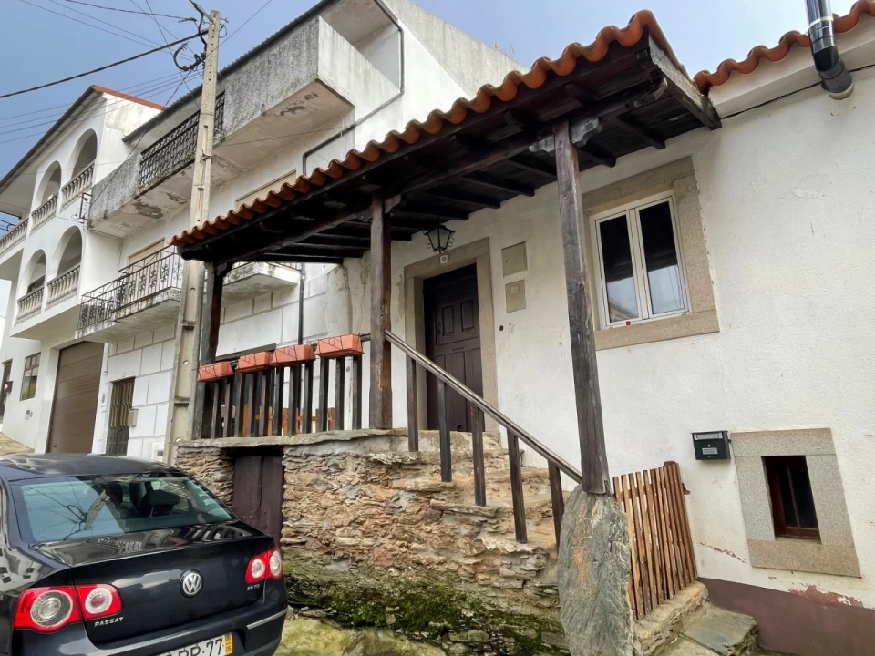 Moradia T4 para Venda em Carção Foto 3
