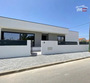 Moradia T3 para Venda em Fernao Ferro