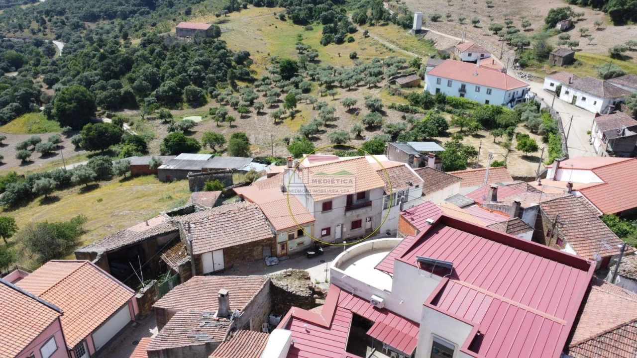 Moradia T2 para Venda em Ferradosa e Sendim da Serra Foto 1