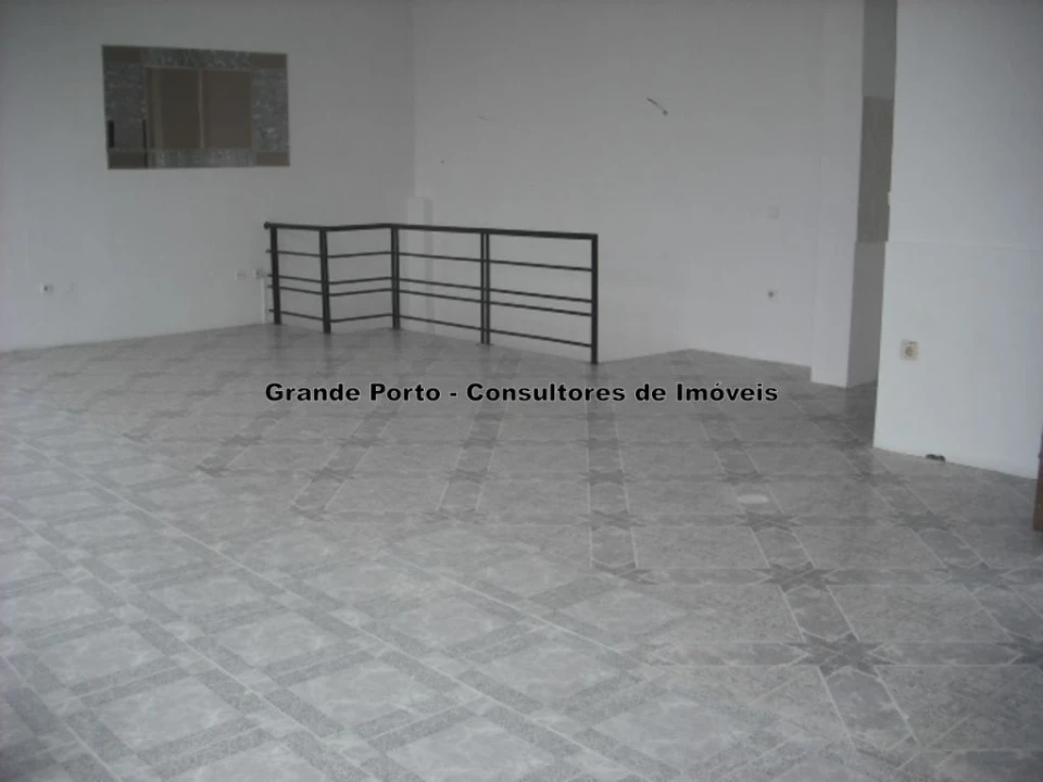 Armazém para Arrendamento em Ermesinde Foto 2