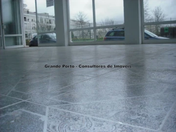 Armazém para Arrendamento em Ermesinde