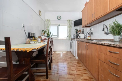 Apartamento T3 para Venda em Massamá e Monte Abraão