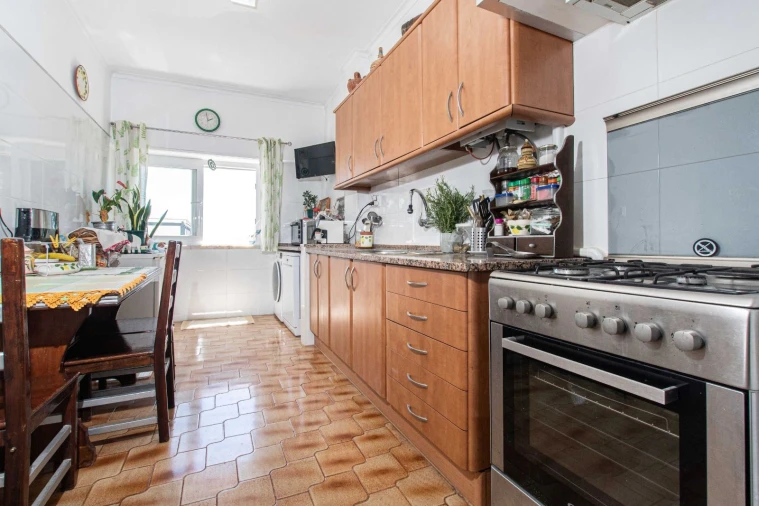 Apartamento T3 para Venda em Massamá e Monte Abraão Foto 12