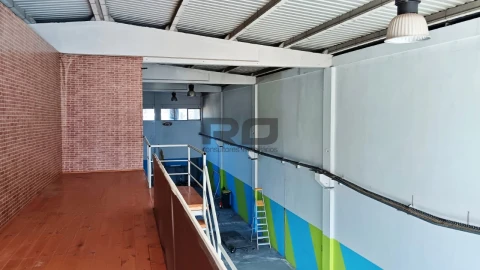 Armazém para Arrendamento em Castêlo da Maia