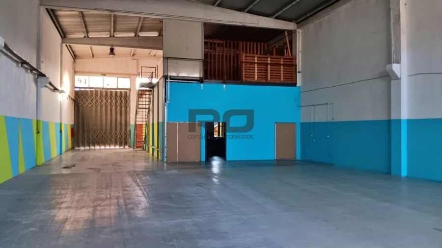 Armazém para Arrendamento em Castêlo da Maia Foto 2