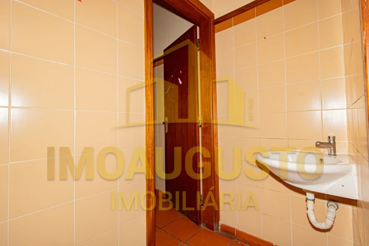 Moradia T6 para Venda em Guarda Foto 37