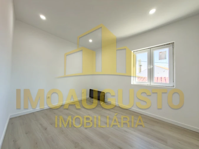 Moradia T2 para Venda em Adão Foto 12