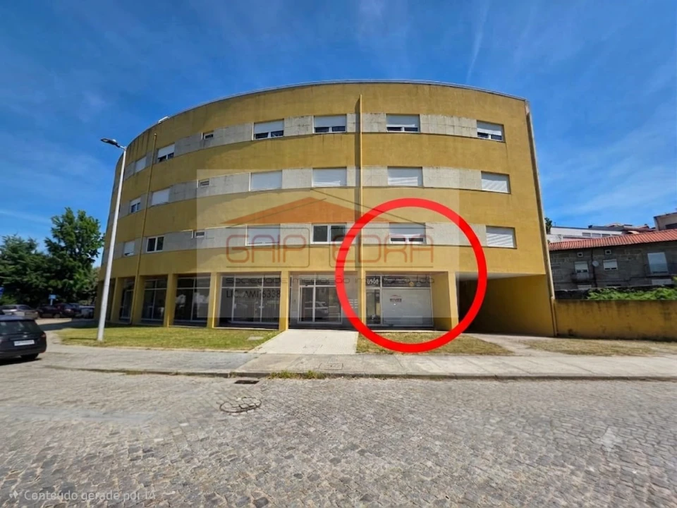 Loja para Arrendamento em Oliveira, São Paio e São Sebastião Foto 1