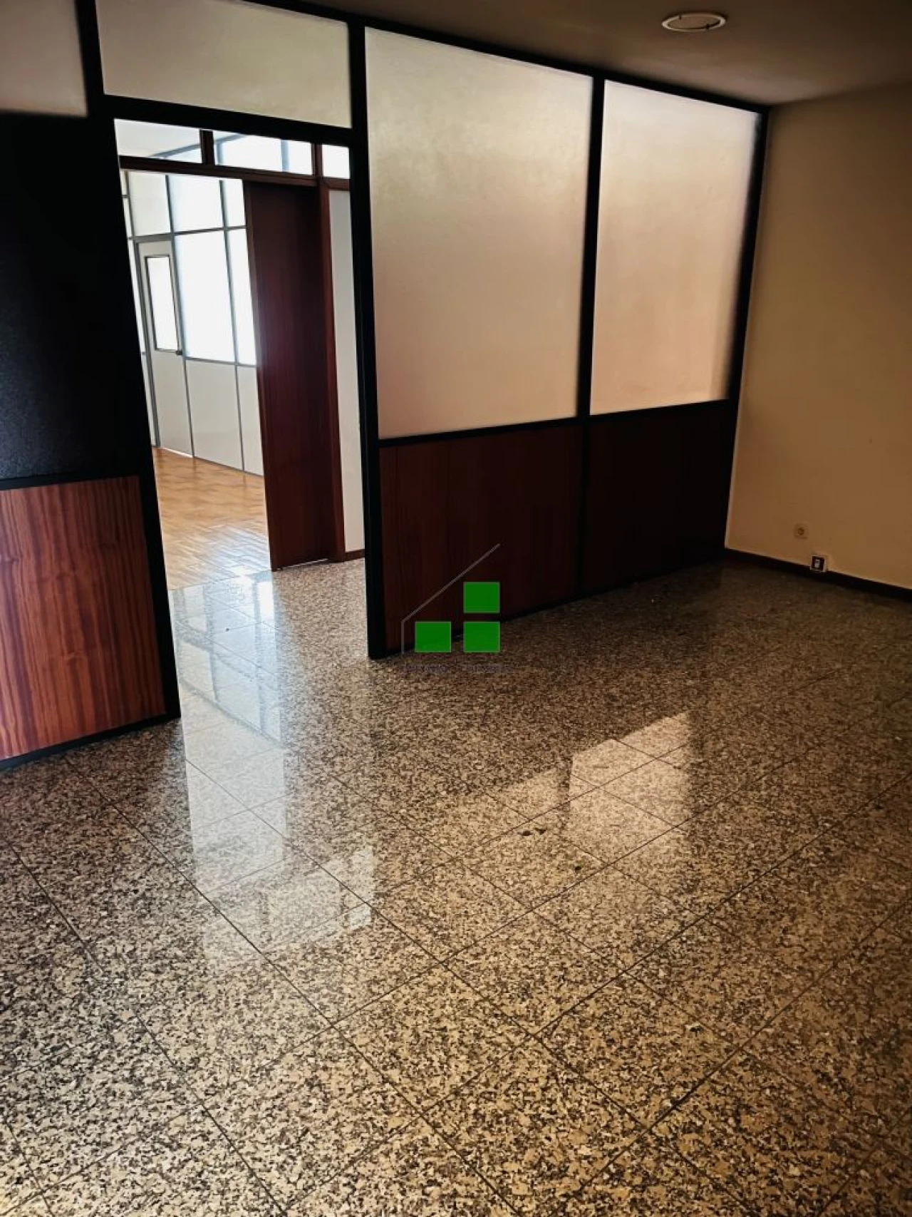Loja para Arrendamento em Paranhos Foto 7
