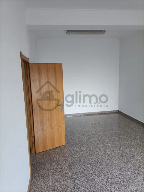 Loja para Arrendamento em Alijo